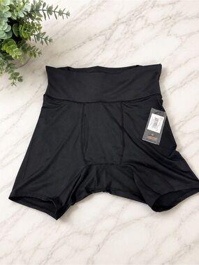NWT!- Black Men's Back Pain Relief Shorts